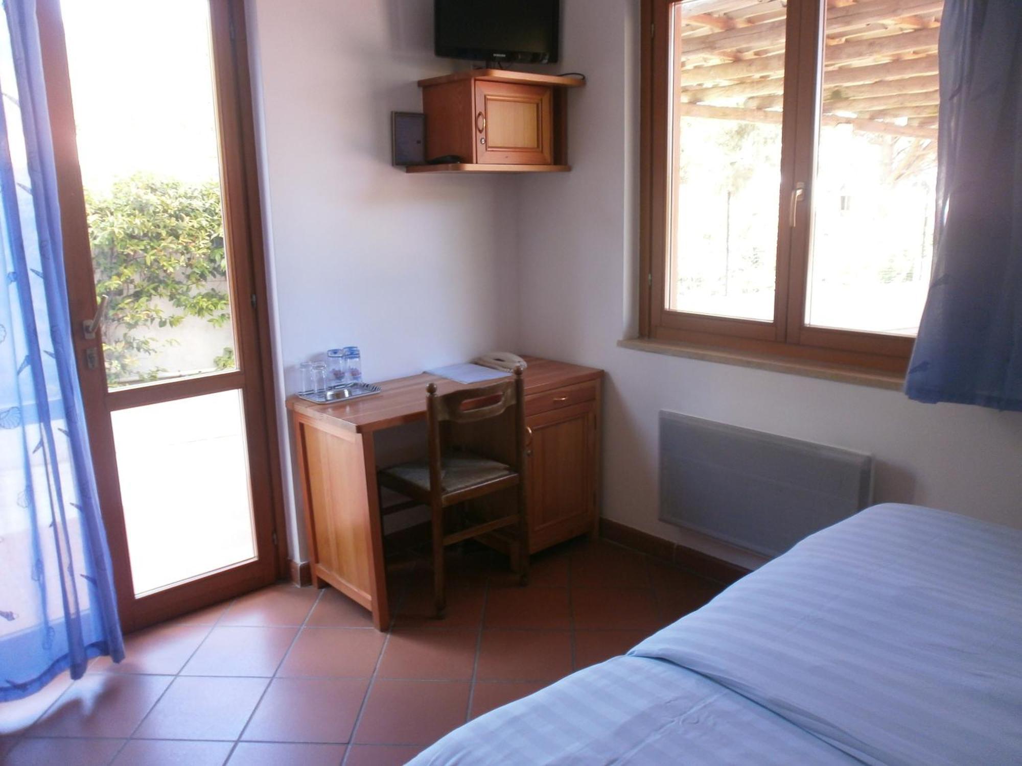 Hotel La Bastide Le Lavandou Room photo