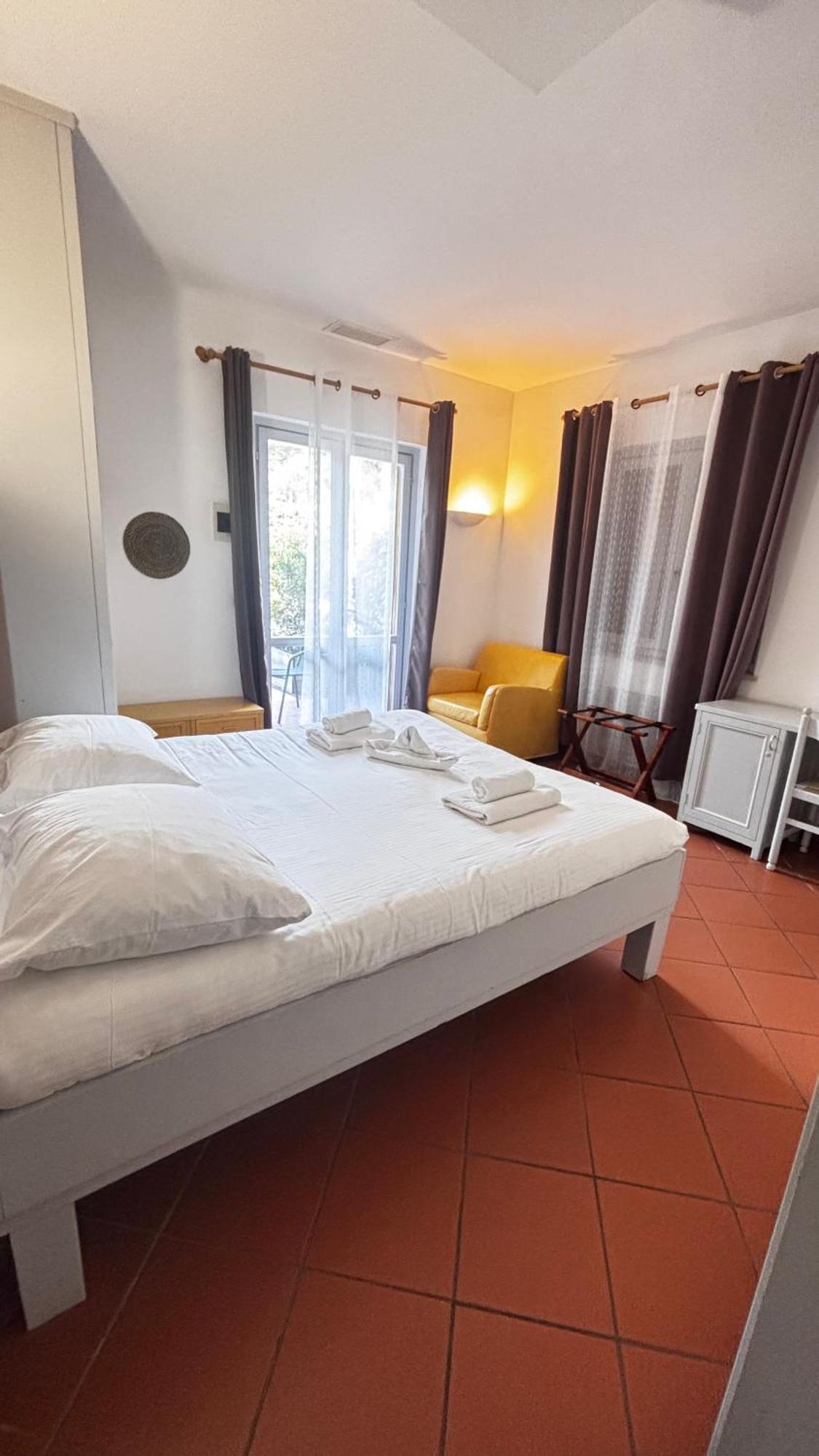 Hotel La Bastide Le Lavandou Exterior photo