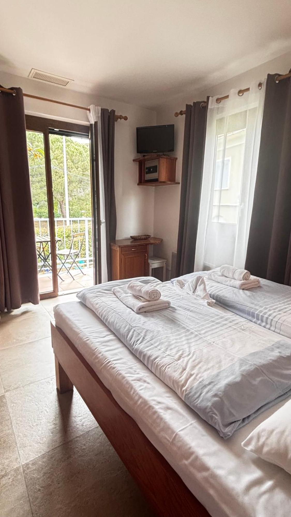Hotel La Bastide Le Lavandou Exterior photo
