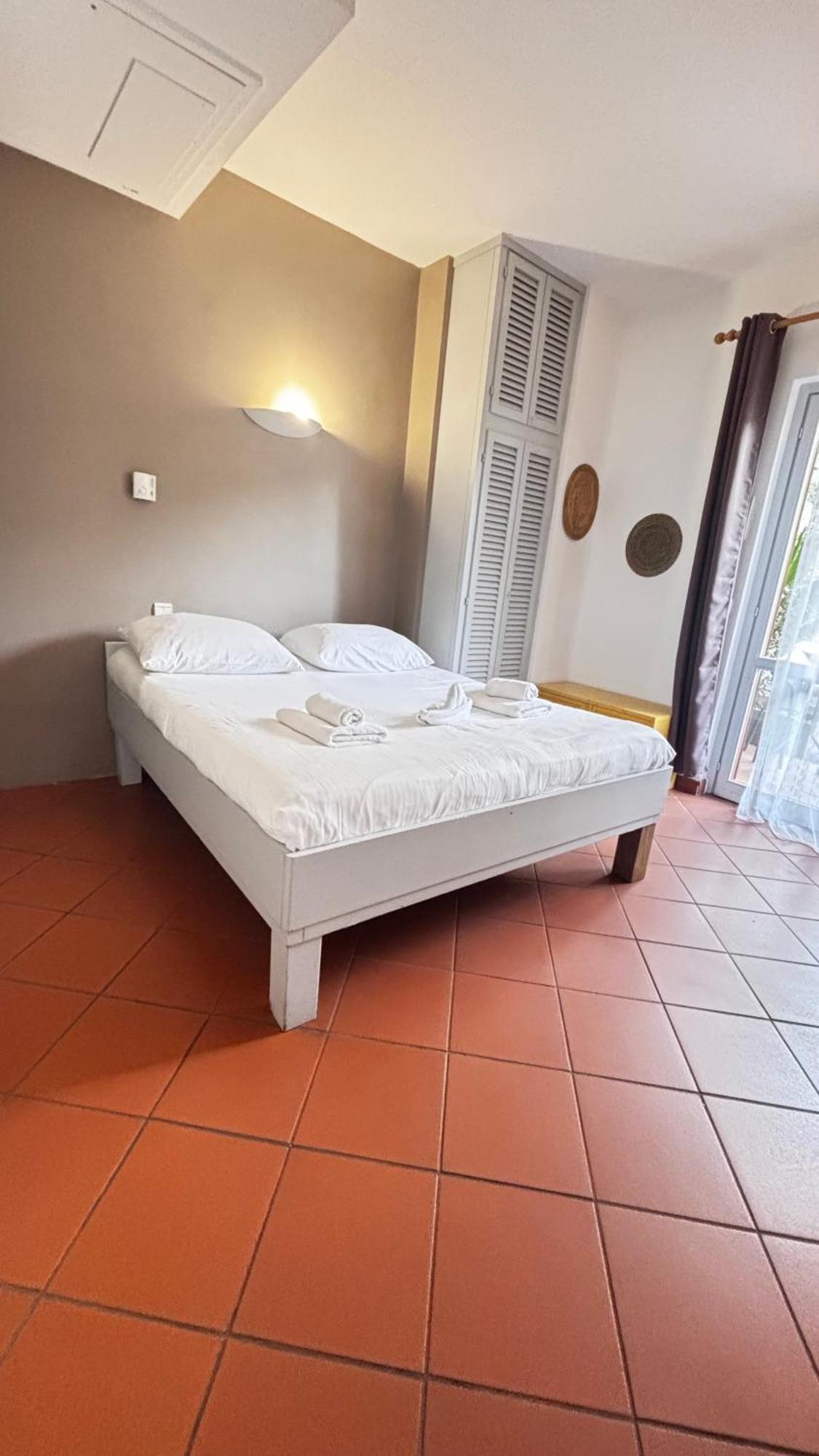 Hotel La Bastide Le Lavandou Exterior photo