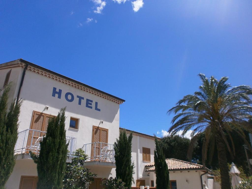 Hotel La Bastide Le Lavandou Exterior photo